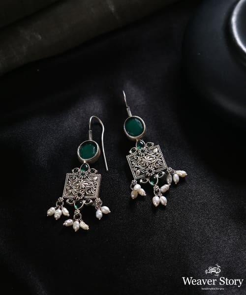 Aahna_Green_Handcrafted_Green_Oxidised_Pure_Silver_Earrings_WeaverStory_01