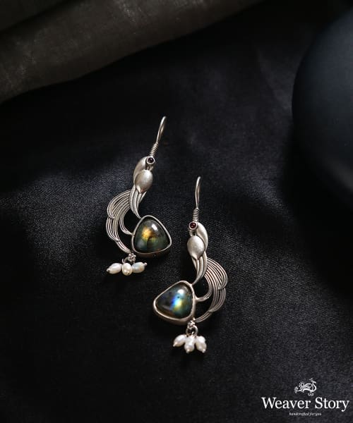 Aamani_Handcrafted_Earrings_In_Oxidised_Pure_Silver_WeaverStory_01