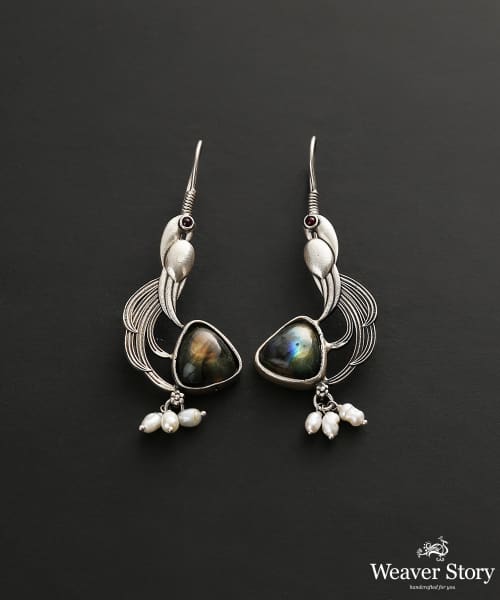 Aamani_Handcrafted_Earrings_In_Oxidised_Pure_Silver_WeaverStory_02