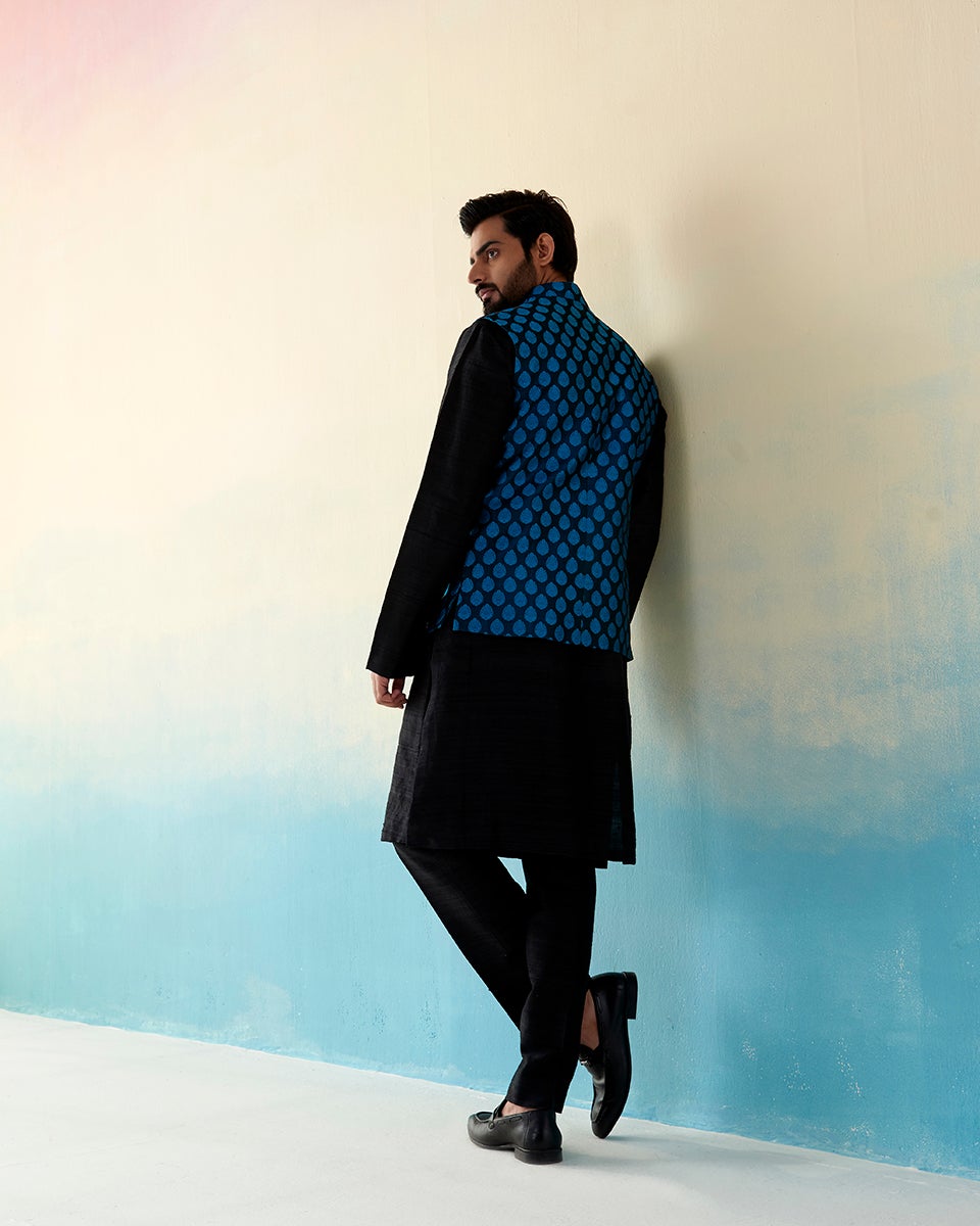 Deep_Blue_Handloom_Tanchoi_Banarasi_Nehru_Jacket_With_Boota_WeaverStory_03