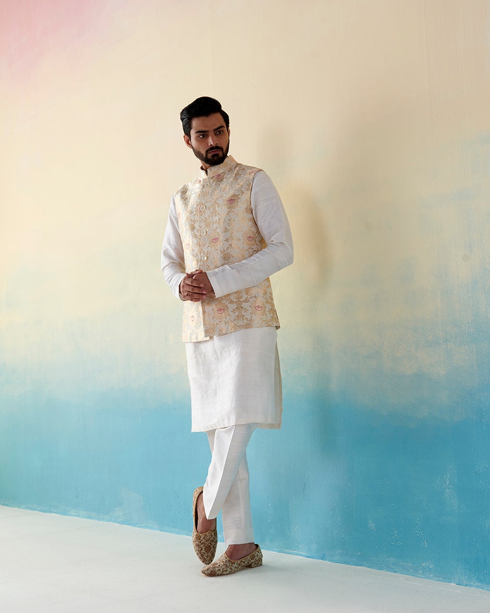 Handloom_White_Pure_Katan_Silk_Banarasi_Nehru_Jacket_WeaverStory_02