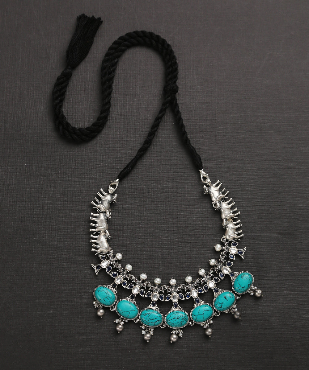 Pure_Silver_Handcrafted_Necklace_With_Cow_Motif_WeaverStory_02