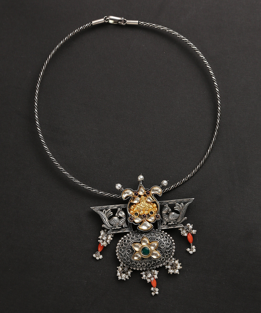 Pure_Silver_Handcrafted_Hasli_With_Parrot_Motif_WeaverStory_02