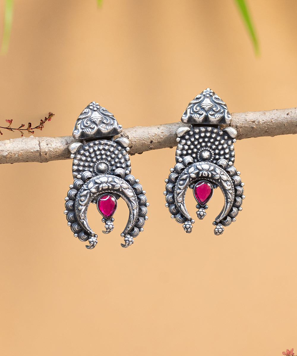 Alia_Handcrafted_Oxidised_Pure_Silver_Earrings_With_Red_Onyx_WeaverStory_02