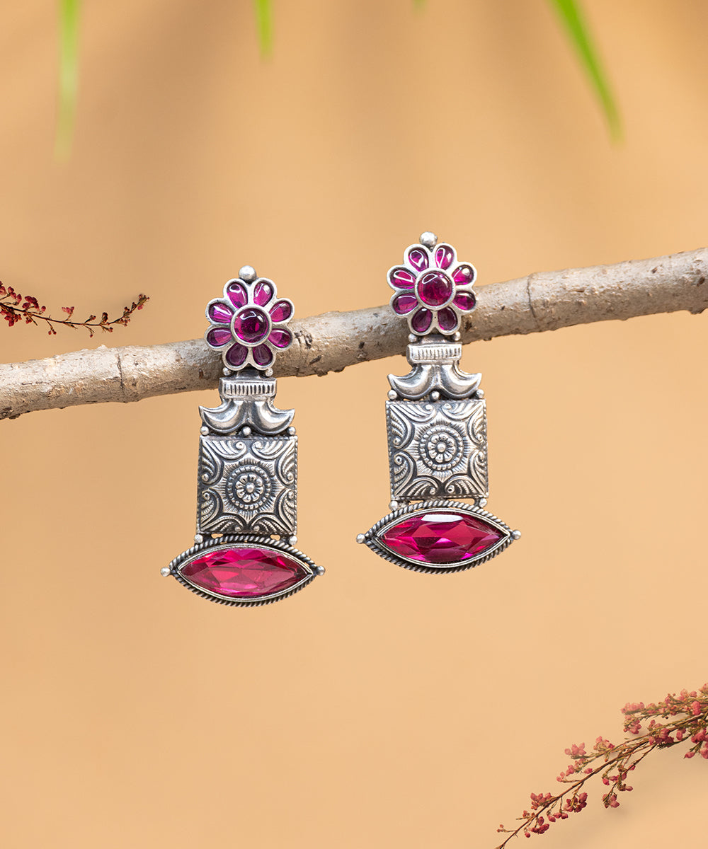 Aaiza_Handcrafted_Oxidised_Pure_Silver_Earrings_With_Red_Onyx_WeaverStory_01