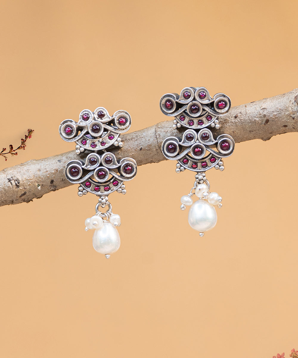 Leen_Handcrafted_Oxidised_Pure_Silver_Earrings_With_Pearls_And_Stones_WeaverStory_02