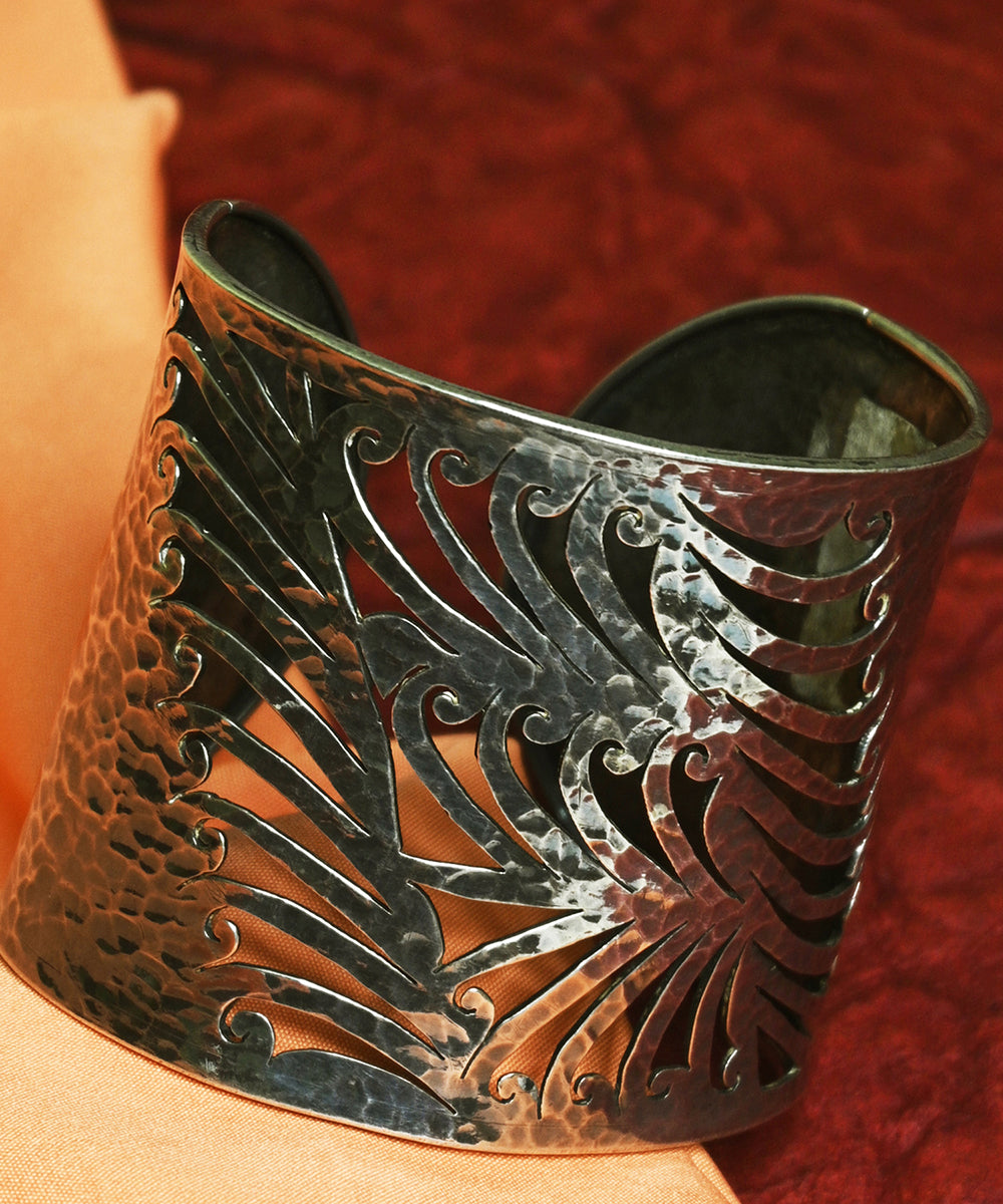 Mahira_Handcrafted_Oxidised_Pure_Silver_Bangle_WeaverStory_02