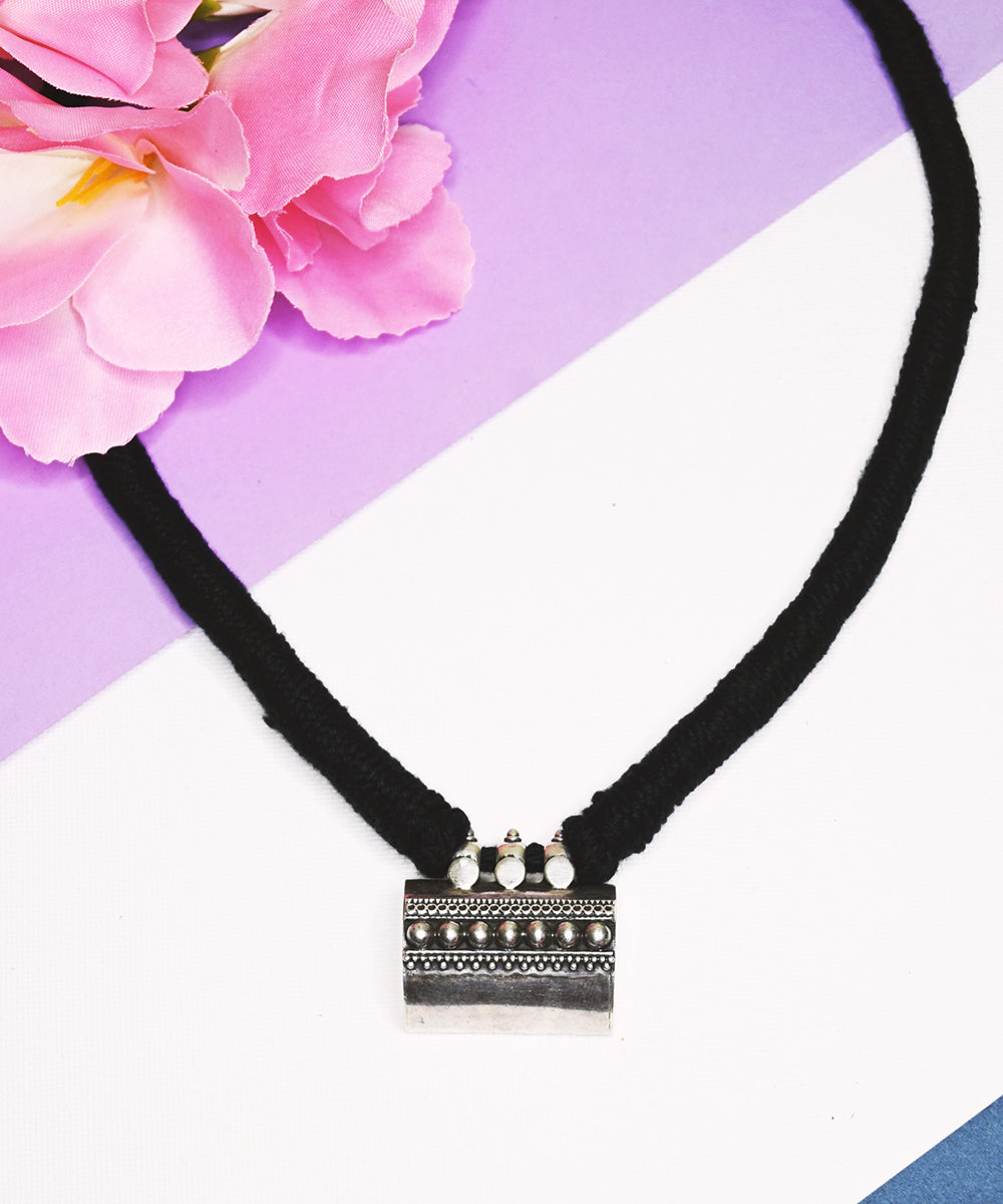 Yasmin_Handcrafted_Oxidised_Pure_Silver_Necklace_WeaverStory_01