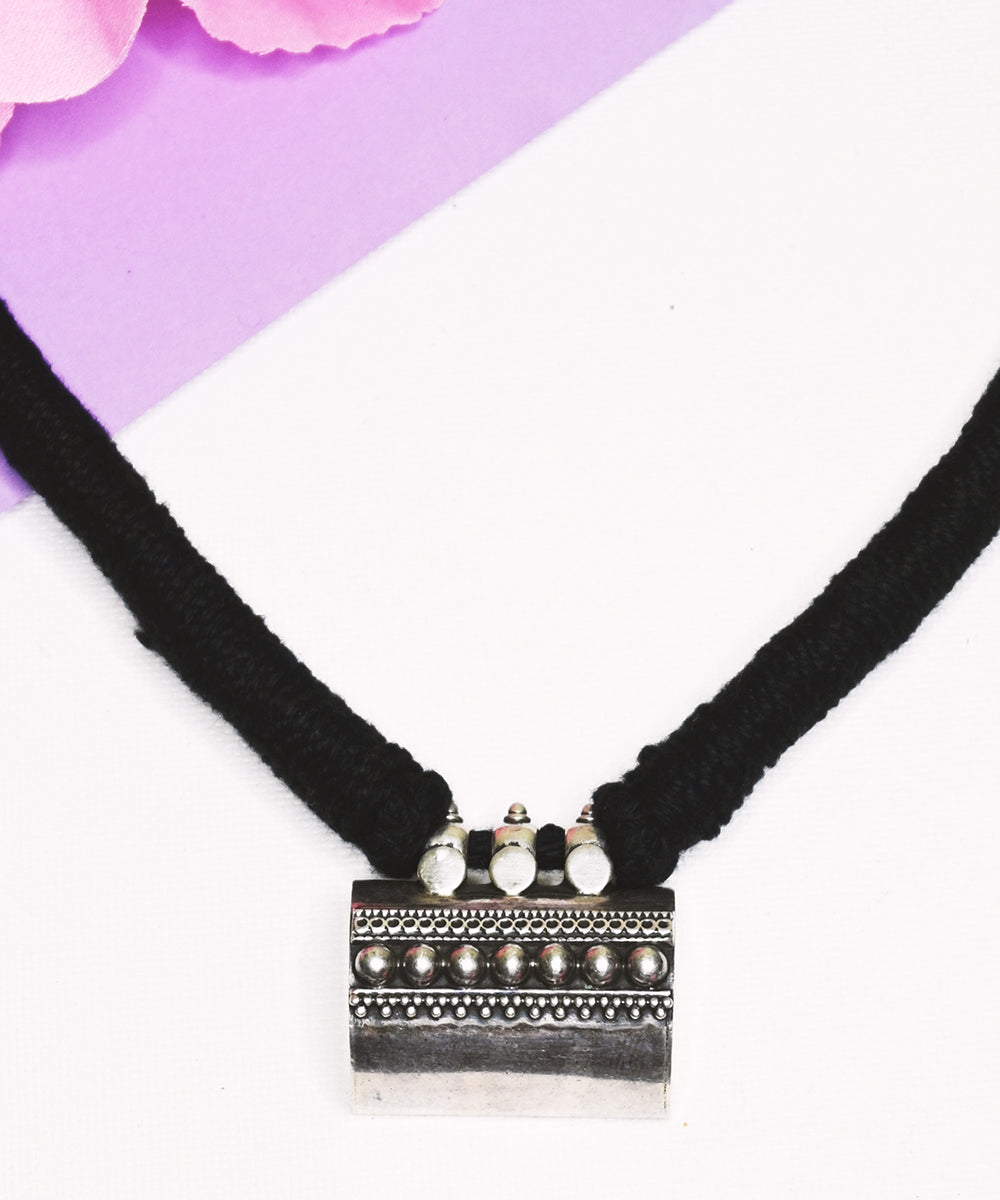 Yasmin_Handcrafted_Oxidised_Pure_Silver_Necklace_WeaverStory_02