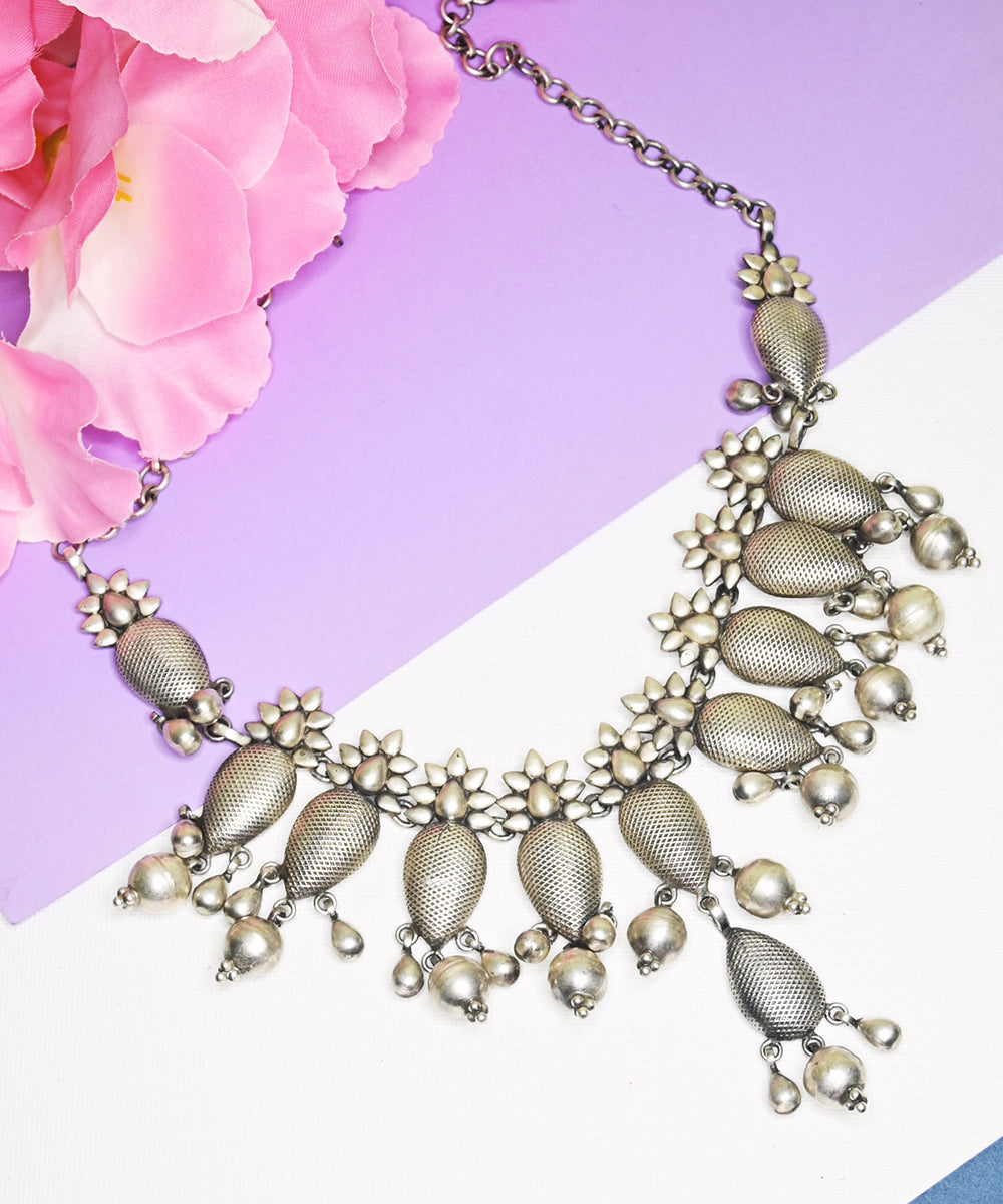 Amna_Handcrafted_Oxidised_Pure_Silver_Necklace_WeaverStory_01