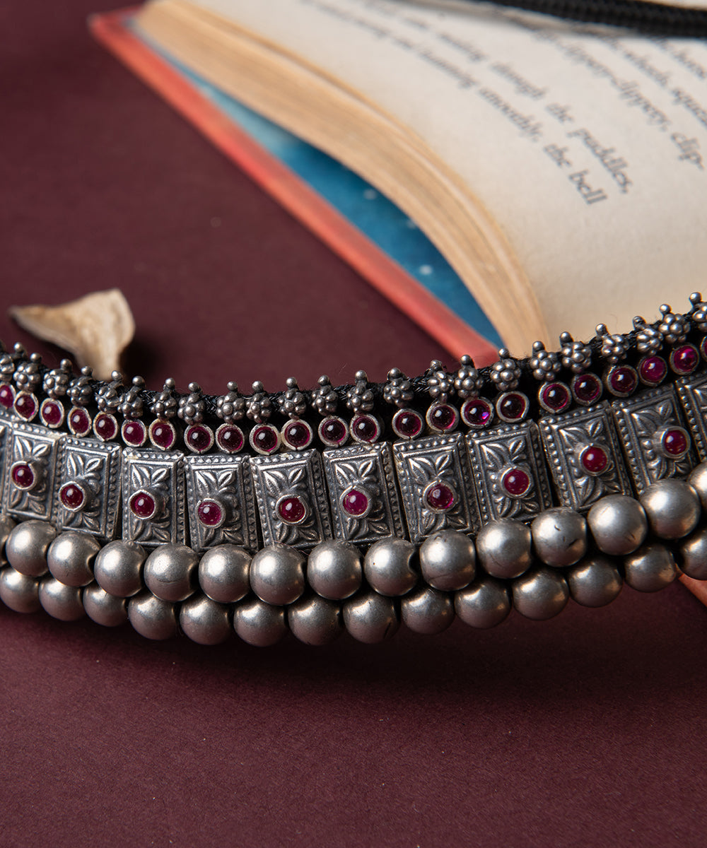 Nahiza_Handcrafted_Choker_In_Oxidised_Pure_Silver_WeaverStory_02