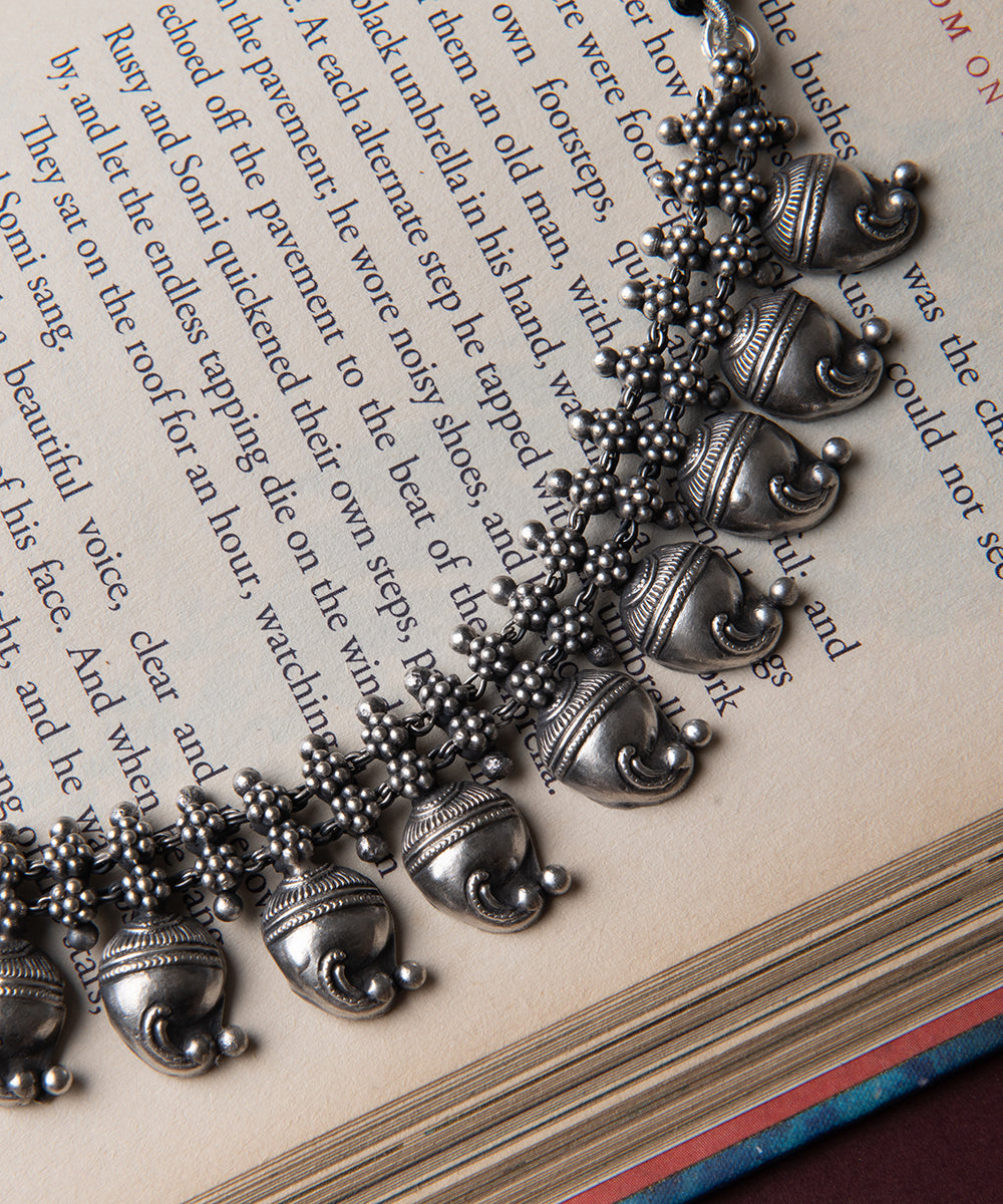 Eliza_Handcrafted_Oxidised_Pure_Silver_Choker_Set_With_Paisleys_WeaverStory_03