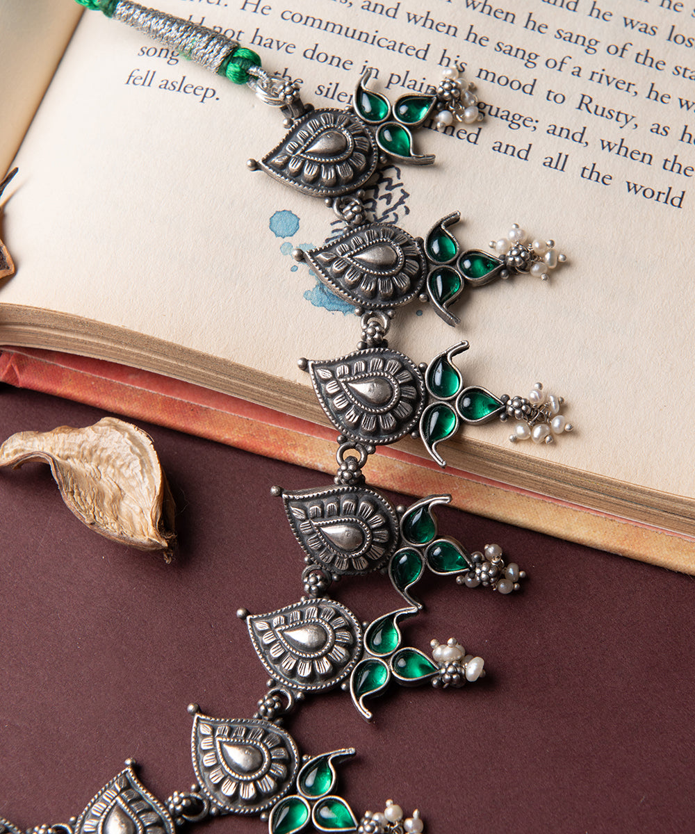 Tuba_Handcrafted_Oxidised_Pure_Silver_Choker_With_Kempstones_And_Pearls_WeaverStory_02