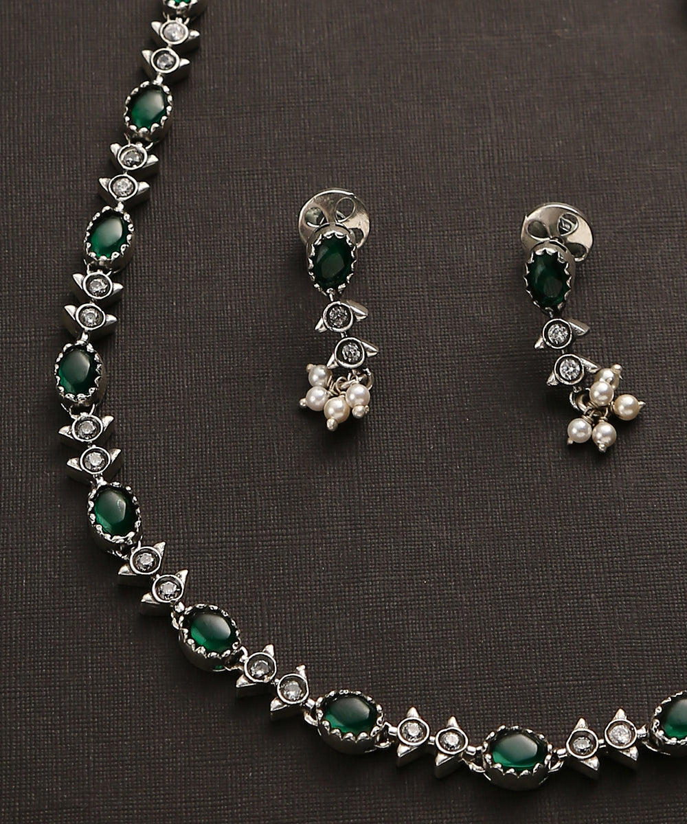 Toshi_Handcrafted_Oxidised_Pure_Silver_Necklace_Set_With_Green_Kempstones_And_Pearls_WeaverStory_03