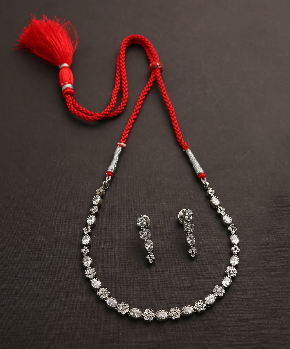 Phiniya_Handcrafted_Oxidised_Pure_Silver_Necklace_Set_WeaverStory_02