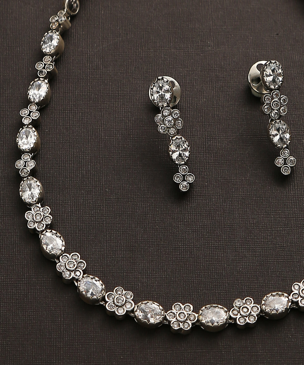 Phiniya_Handcrafted_Oxidised_Pure_Silver_Necklace_Set_WeaverStory_03