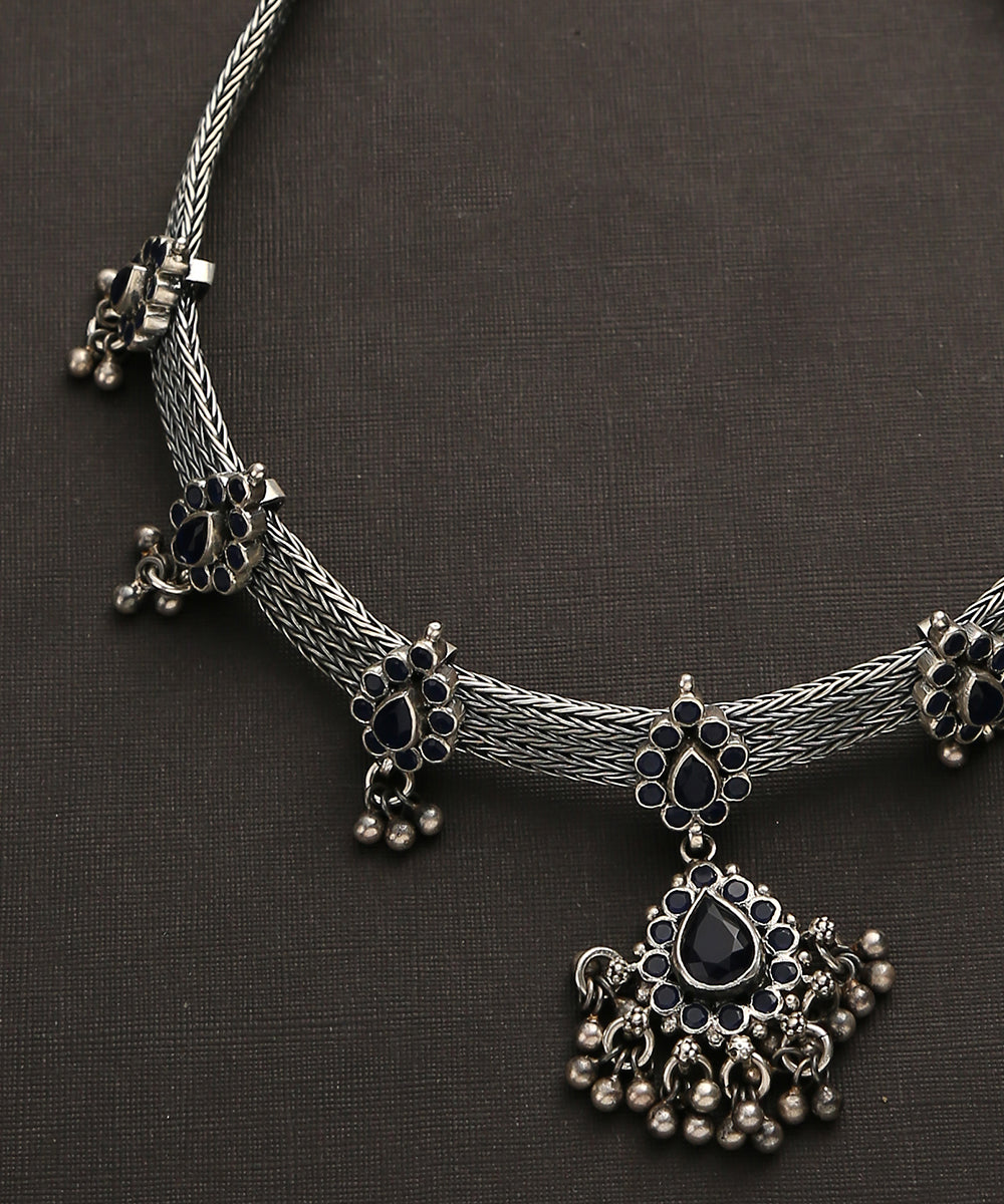 Zeehan_Handcrafted_Oxidised_Pure_Silver_Necklace_With_Ghunghroo_WeaverStory_03