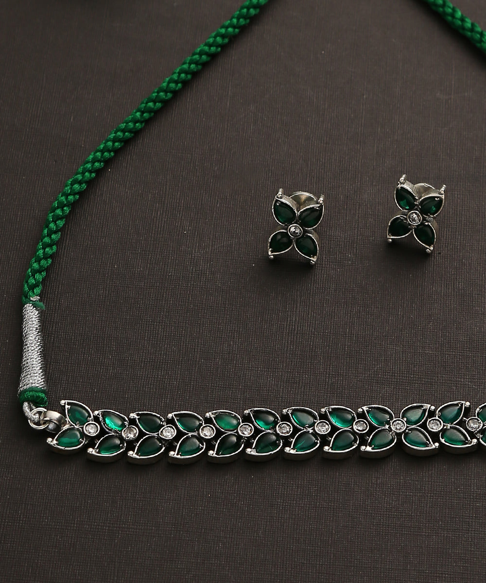 Varenya_Handcrafted_Green_Oxidised_Pure_Silver_Necklace_Set_WeaverStory_03