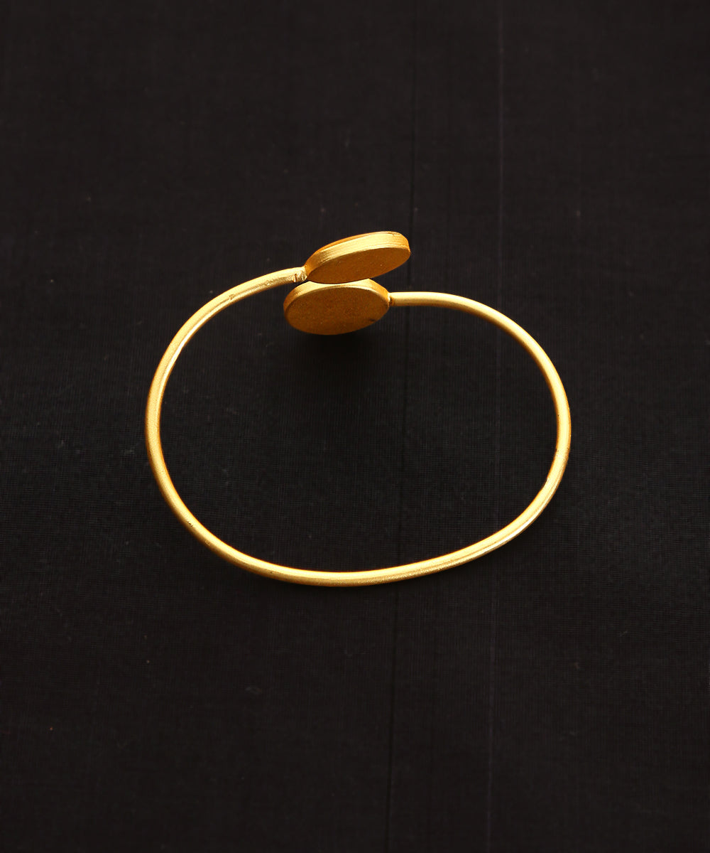 Aarti_Handcrafted_Pure_Brass_Bangle_With_Meenakari_WeaverStory_03