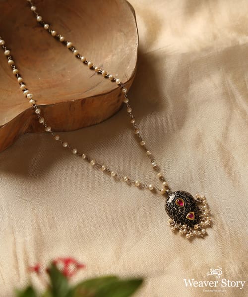 Asit_Meenakari_Handcrafted_Black_Pure_Silver_Kairi_Pendant_With_Chain_WeaverStory_01
