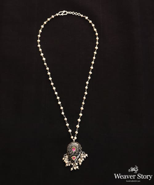 Asit_Meenakari_Handcrafted_Black_Pure_Silver_Kairi_Pendant_With_Chain_WeaverStory_02