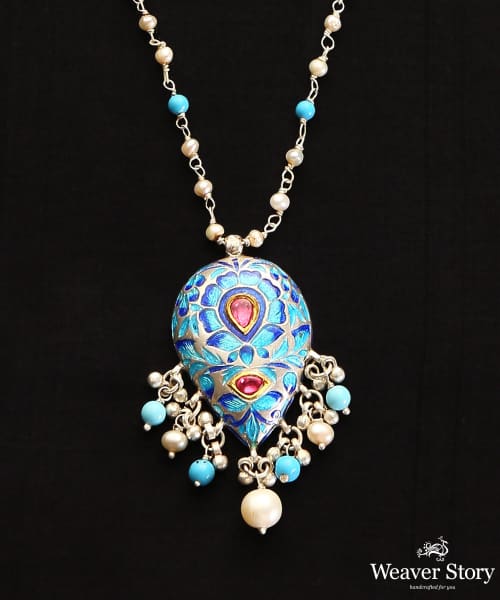 Aika_Handcrafted_Pure_Silver_Meenakari_Pendant_With_Chain_WeaverStory_03