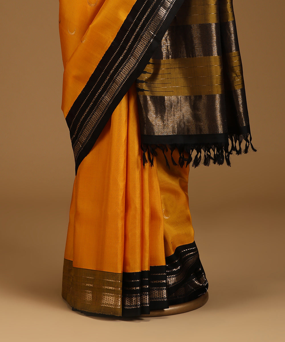 Handloom_Turmeric_Yellow_And_Black_Pure_Mulberry_Silk_Saree_With_Gold_Zari_WeaverStory_03