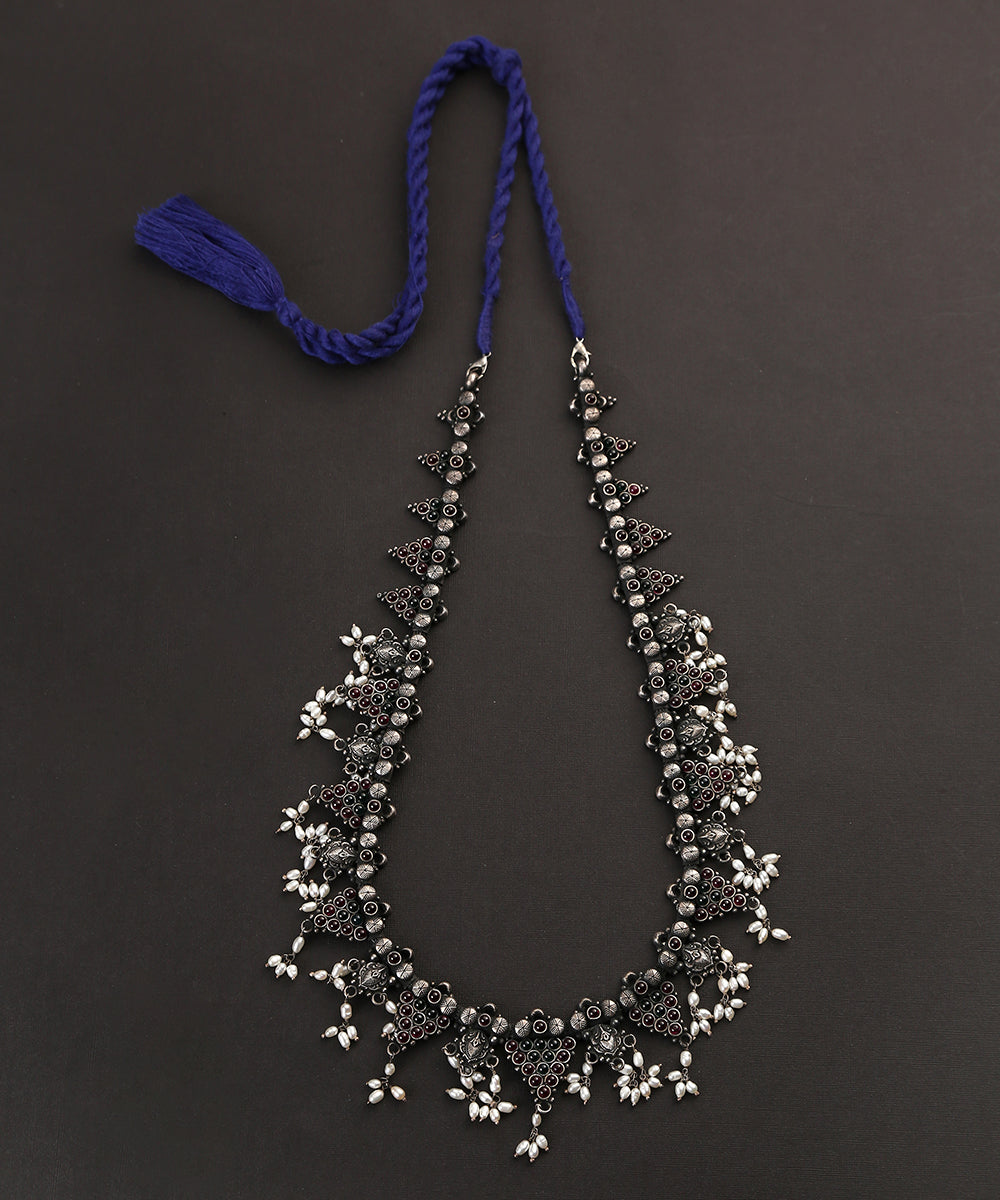 Ghazal_Handcrafted_Dual_Tone_Oxidised_Pure_Silver_Tribal_Necklace_WeaverStory_02