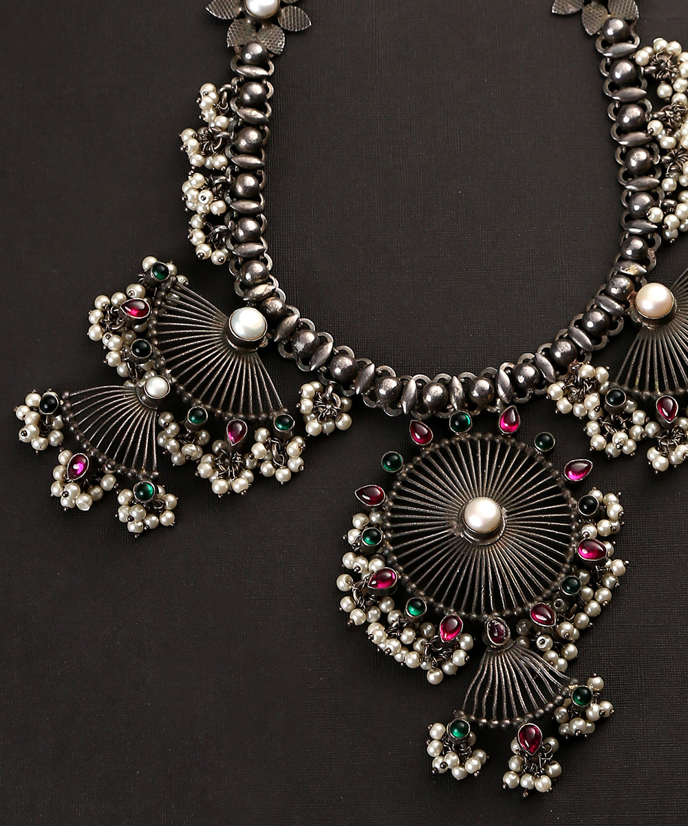 Asma_Handcrafted_Red_Green_Tribal_Oxidised_Pure_Silver_Necklace_With_Pearls_WeaverStory_03