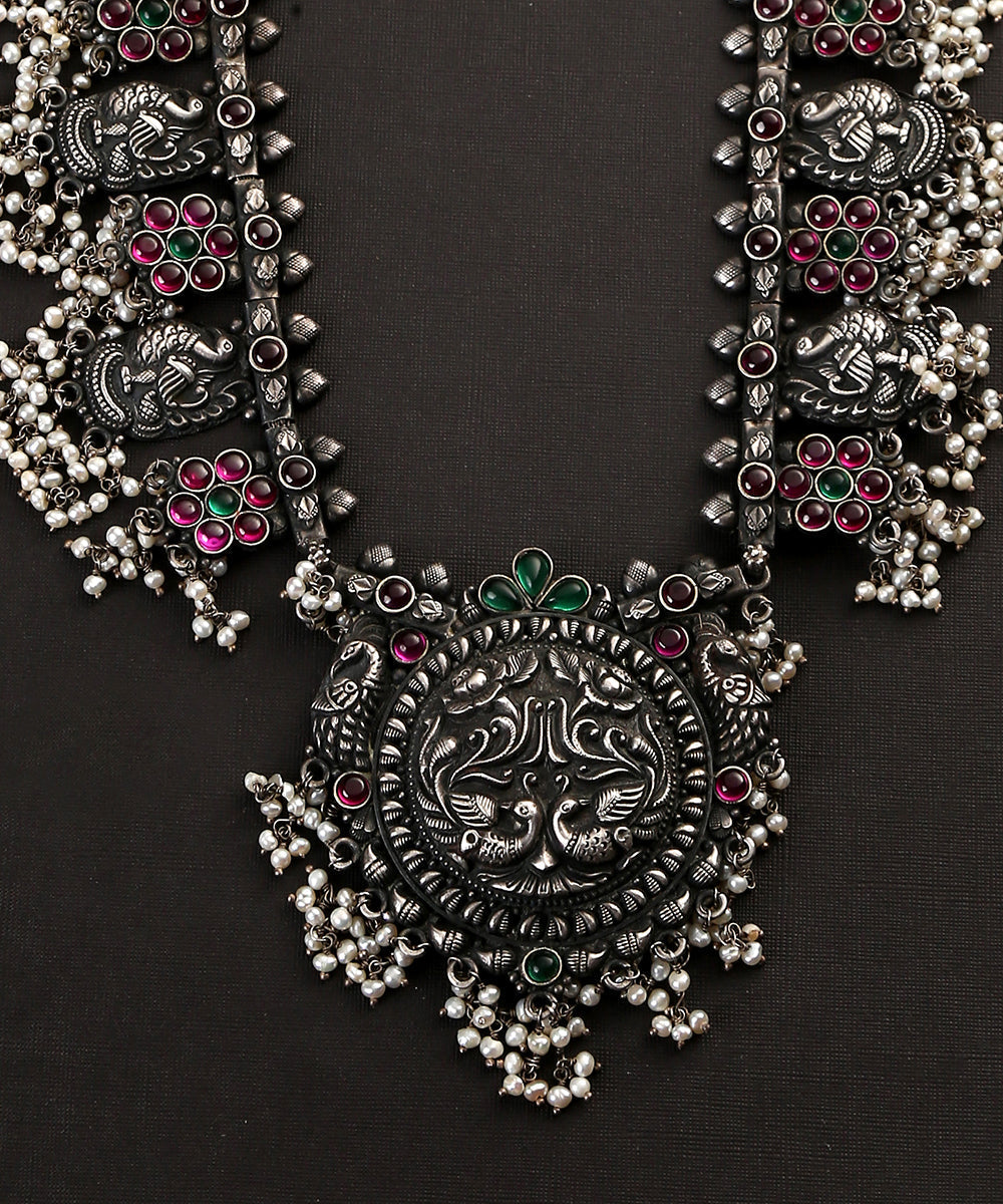Azra_Handcrafted_Red_Green_Tribal_Oxidised_Pure_Silver_Necklace_With_Pearls_WeaverStory_03
