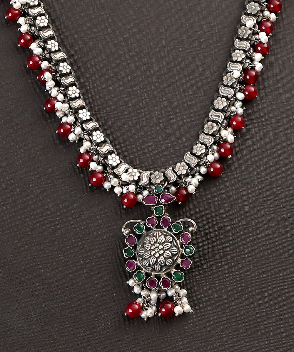 Zaynab_Handcrafted_Red_Green_Tribal_Oxidised_Pure_Silver_Necklace_WeaverStory_03