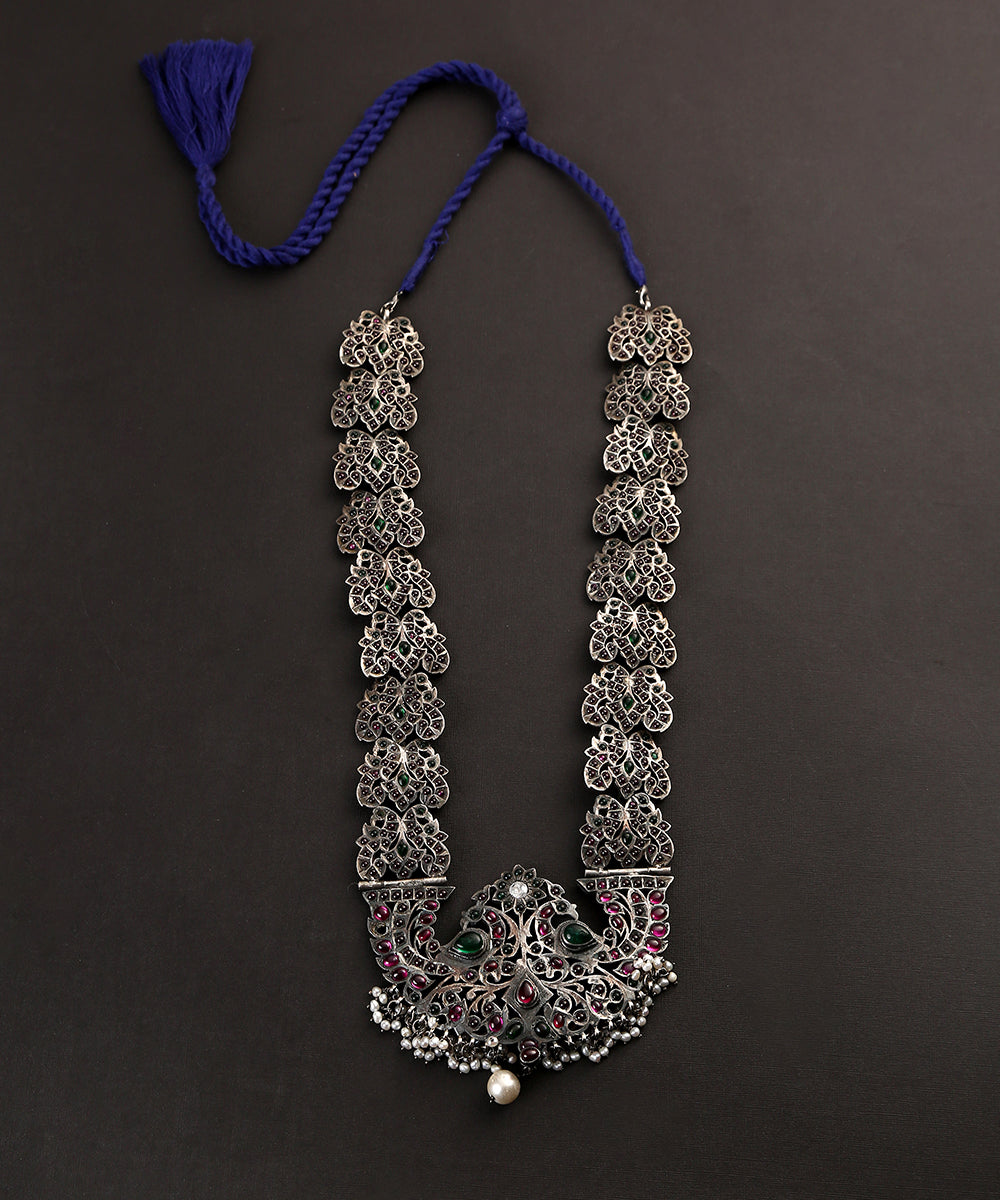 Farahat_Handcrafted_Red_Green_Tribal_Oxidised_Pure_Silver_Necklace_WeaverStory_02