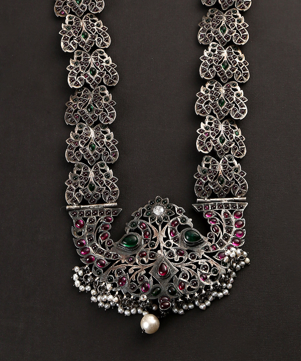 Farahat_Handcrafted_Red_Green_Tribal_Oxidised_Pure_Silver_Necklace_WeaverStory_03