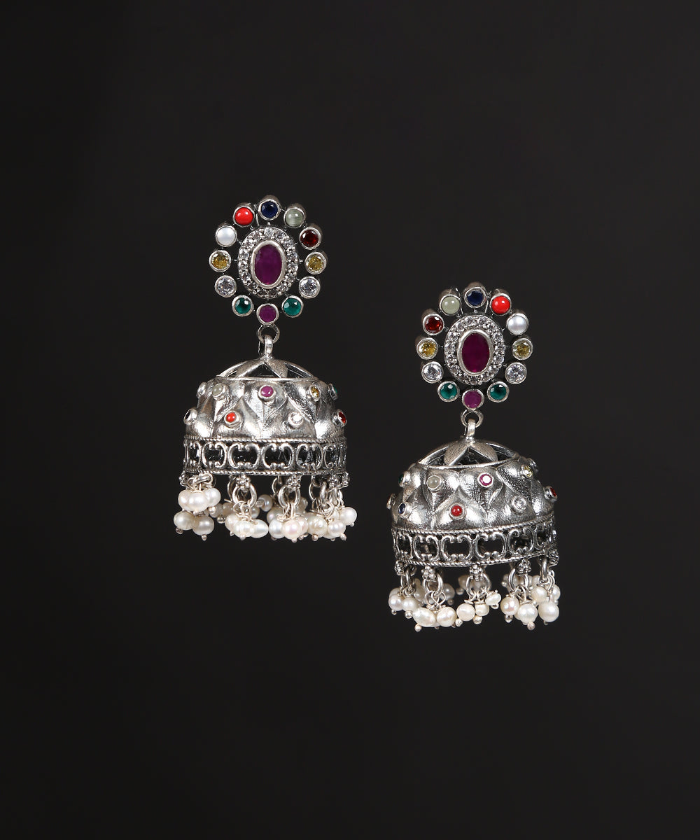 Warda_Handcrafted_Dual_Tone_Tribal_Oxidised_Pure_Silver_Earrings_WeaverStory_02
