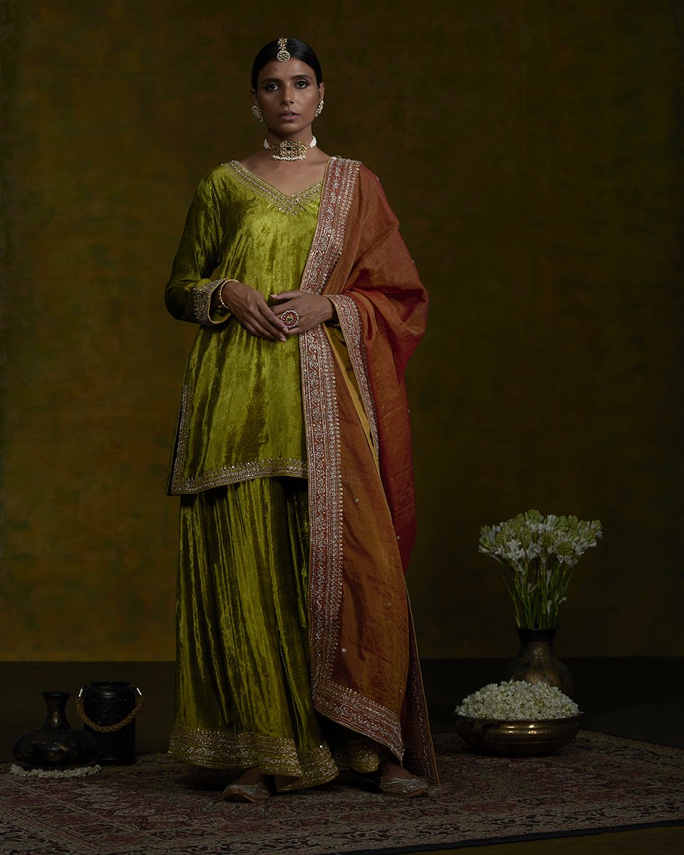 Heena_green_sharara_set_with_zardozi_work_and_Rust_pure_tissue_dupatta_with_zardozi_borders_WeaverStory_03