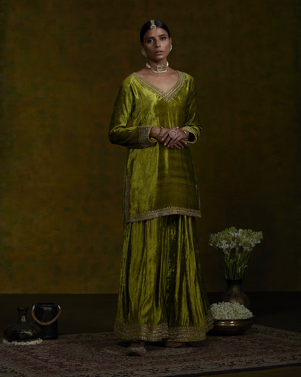 Heena_green_sharara_set_with_zardozi_work_and_Rust_pure_tissue_dupatta_with_zardozi_borders_WeaverStory_04