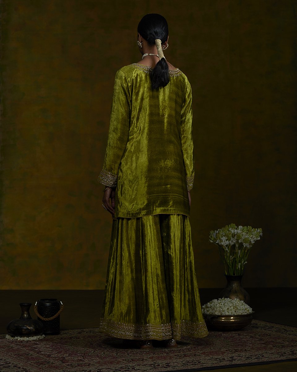 Heena_green_sharara_set_with_zardozi_work_and_Rust_pure_tissue_dupatta_with_zardozi_borders_WeaverStory_05