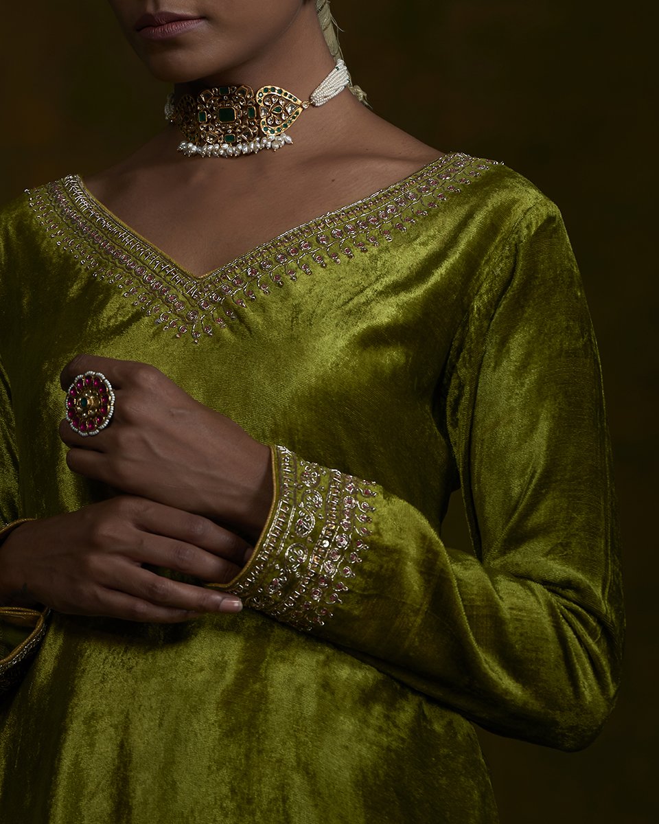 Heena_green_sharara_set_with_zardozi_work_and_Rust_pure_tissue_dupatta_with_zardozi_borders_WeaverStory_06