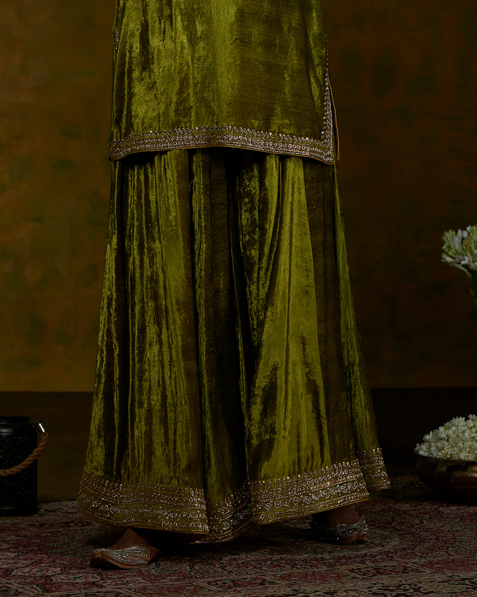 Heena_green_sharara_set_with_zardozi_work_and_Rust_pure_tissue_dupatta_with_zardozi_borders_WeaverStory_07