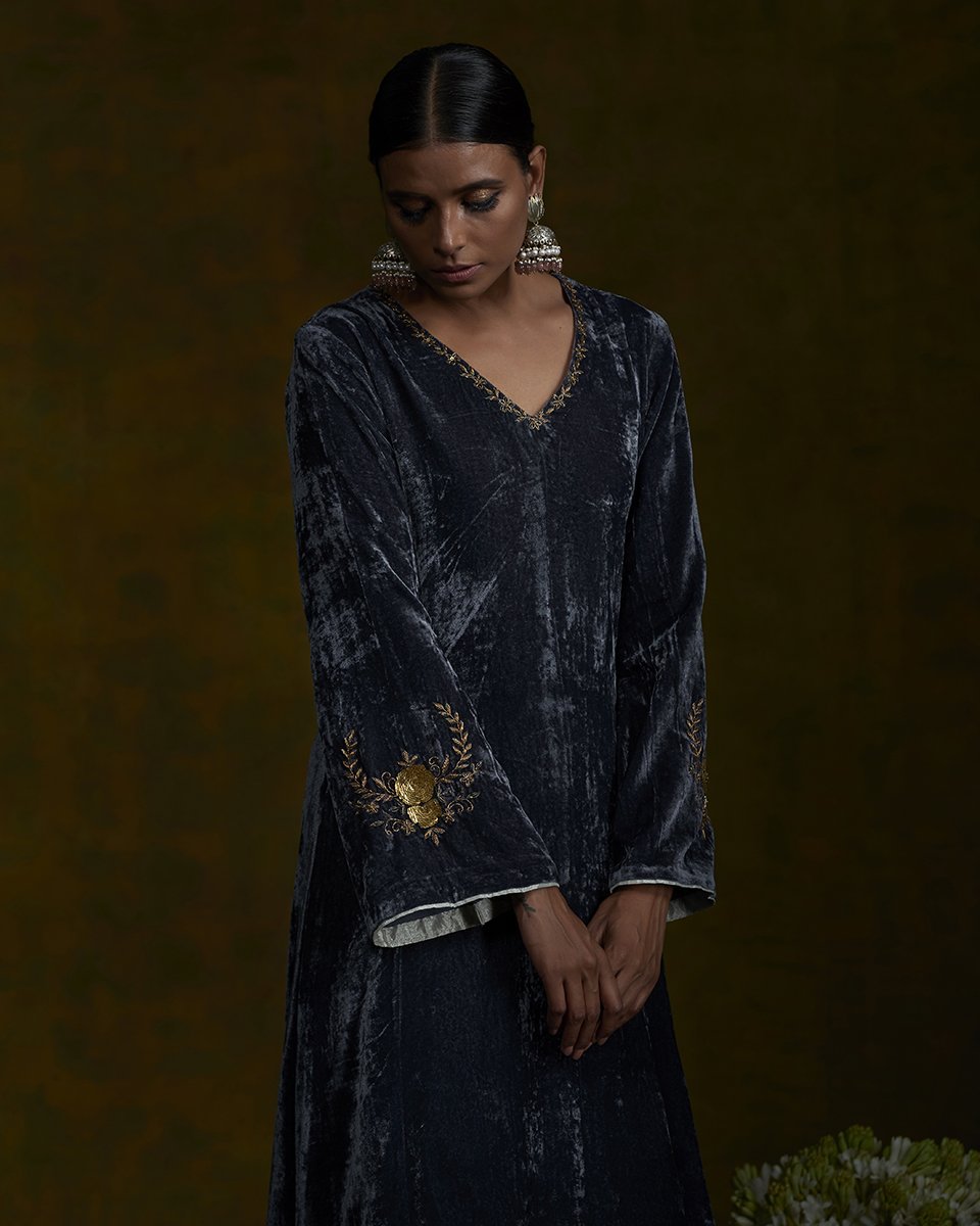 Grey_Velvet_Kurta_with_Zardozi_and_Silver_Tissue_Pants_WeaverStory_01