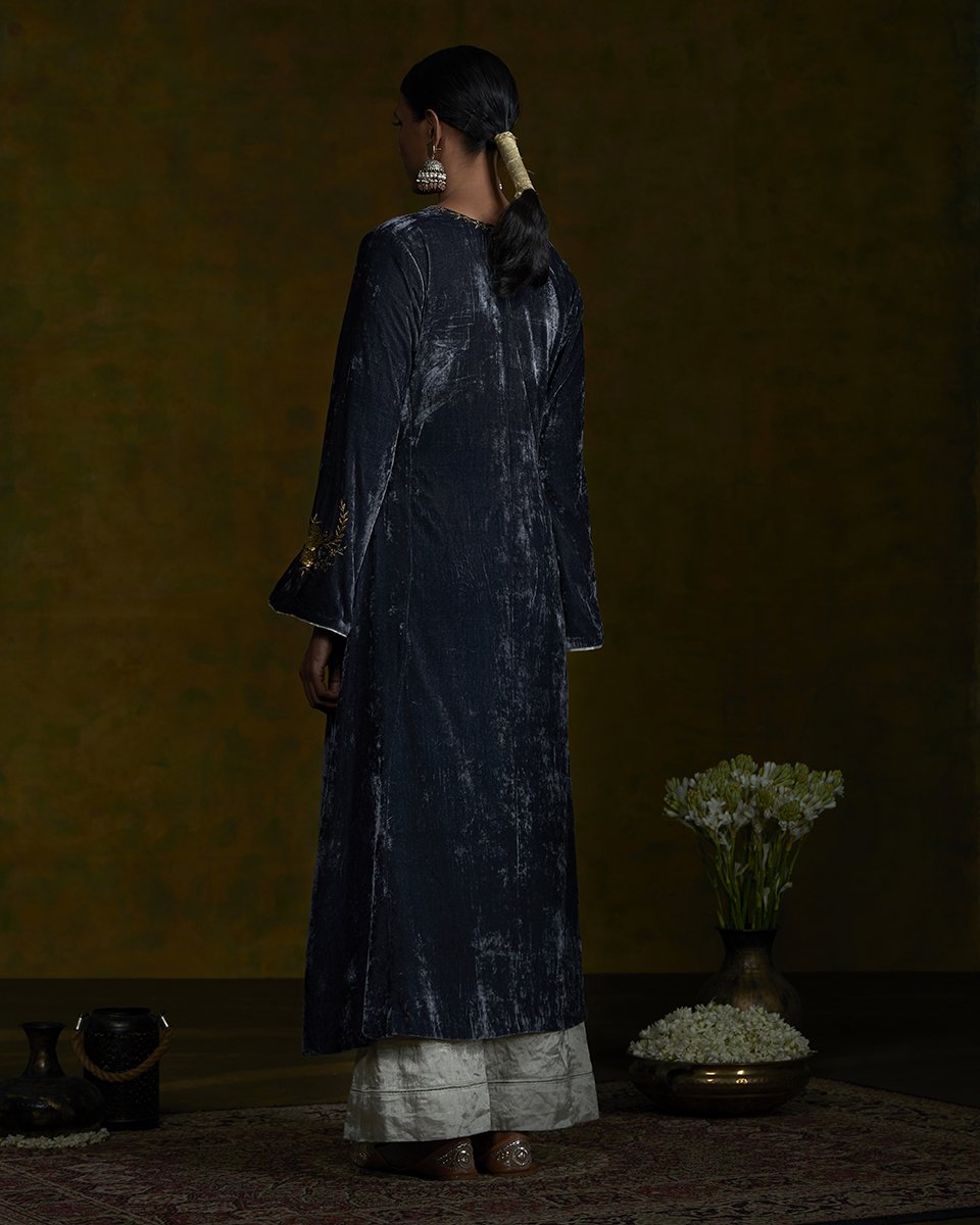 Grey_Velvet_Kurta_with_Zardozi_and_Silver_Tissue_Pants_WeaverStory_03
