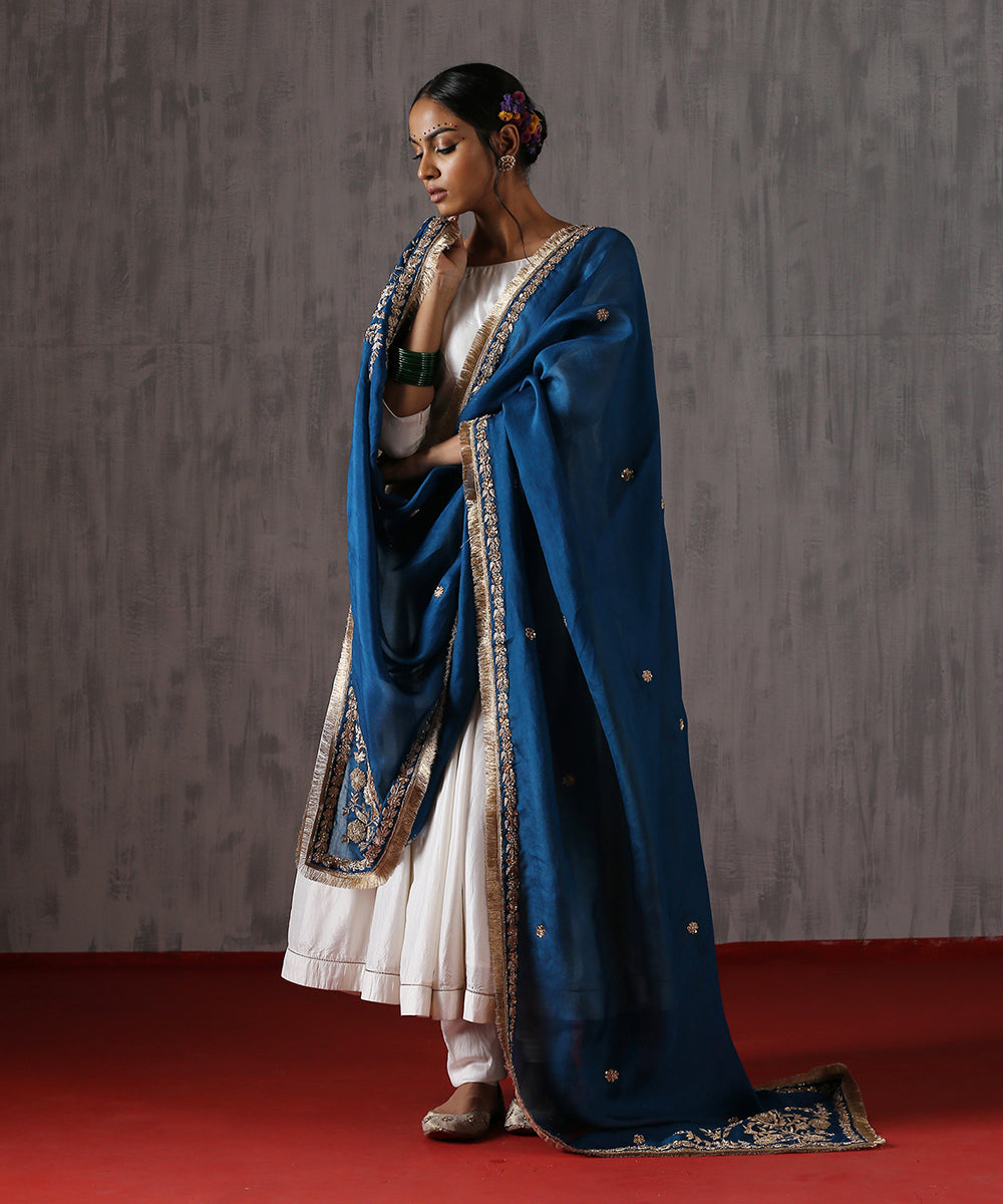 Handloom_Peacock_Blue_Organza_Dupatta_with_Embroidery_Zardozi_and_Kiran_Border_WeaverStory_02