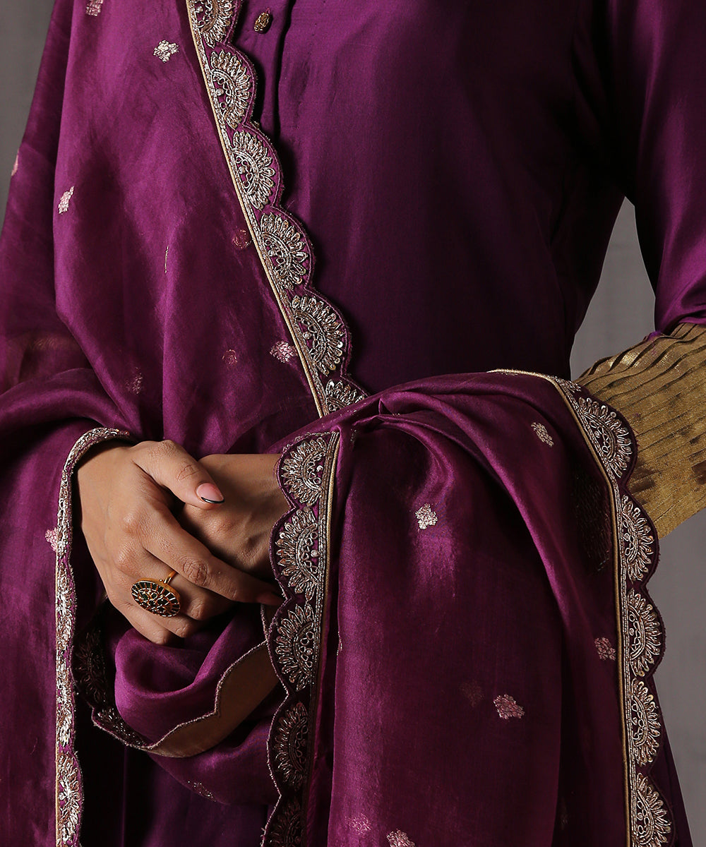 Purple_Handwoven_Organza_Booti_Zardozi_Dupatta_with_Scallop_Embroidery_WeaverStory_03