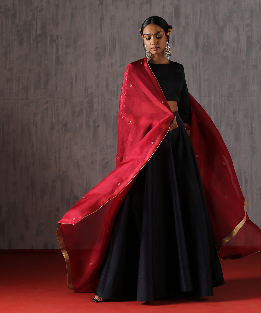 Maroon_Hand_Embroidered_Organza_Dupatta_With_Teen_Tikki_Booti_WeaverStory_02