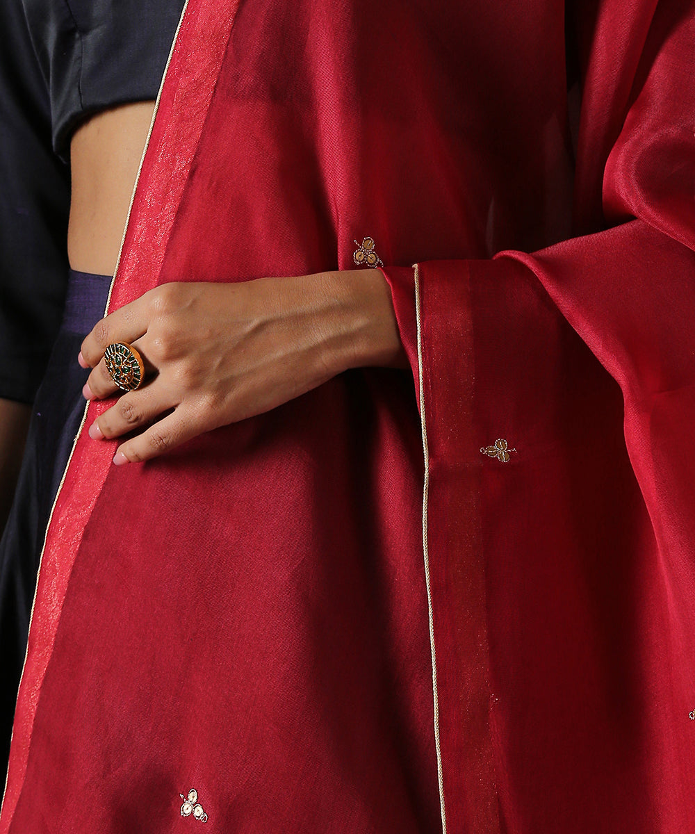 Maroon_Hand_Embroidered_Organza_Dupatta_With_Teen_Tikki_Booti_WeaverStory_03