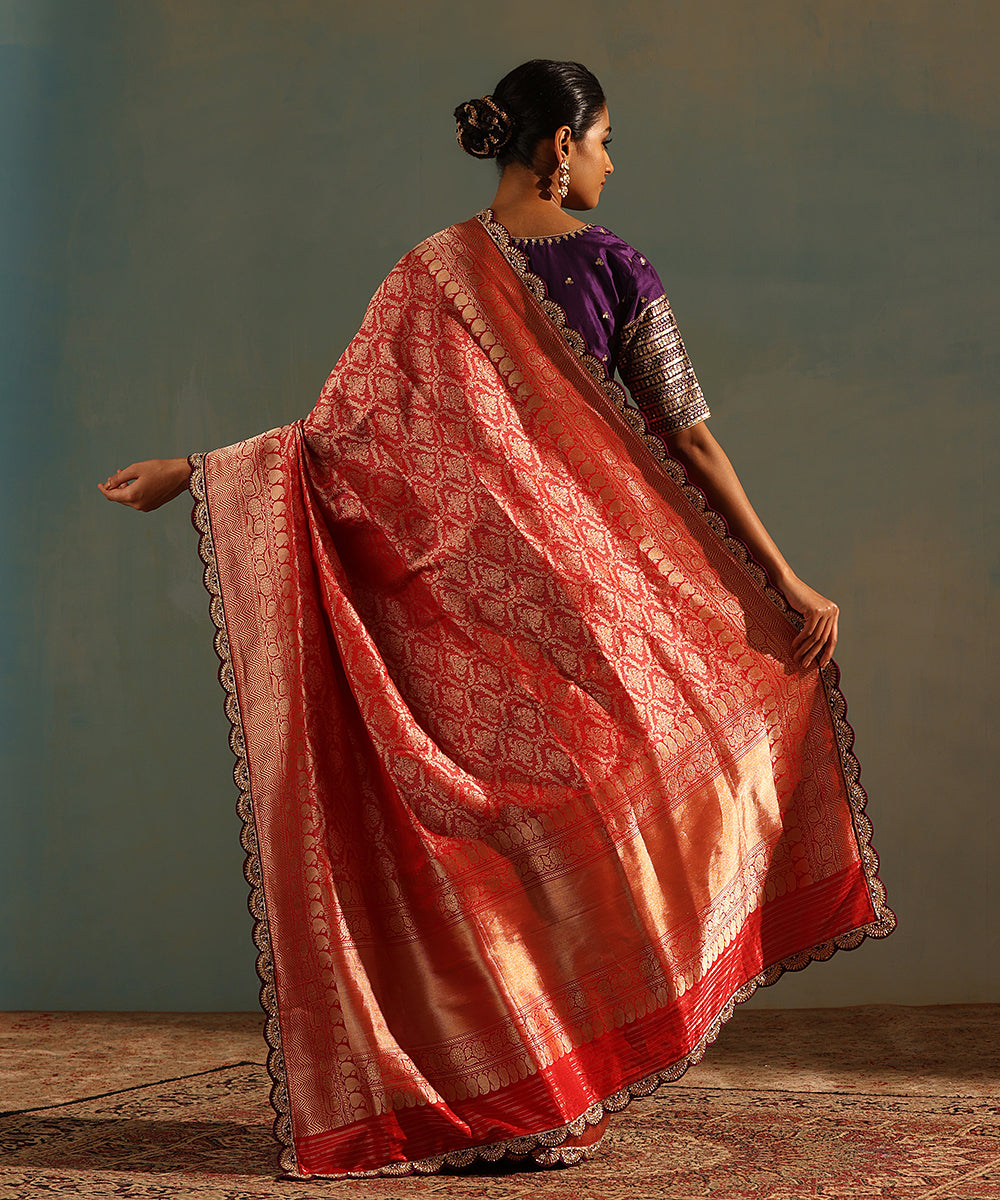 Red_Handloom_Pure_Silk_Banarasi_Saree_With_Scallop_Zardozi_Border_WeaverStory_03