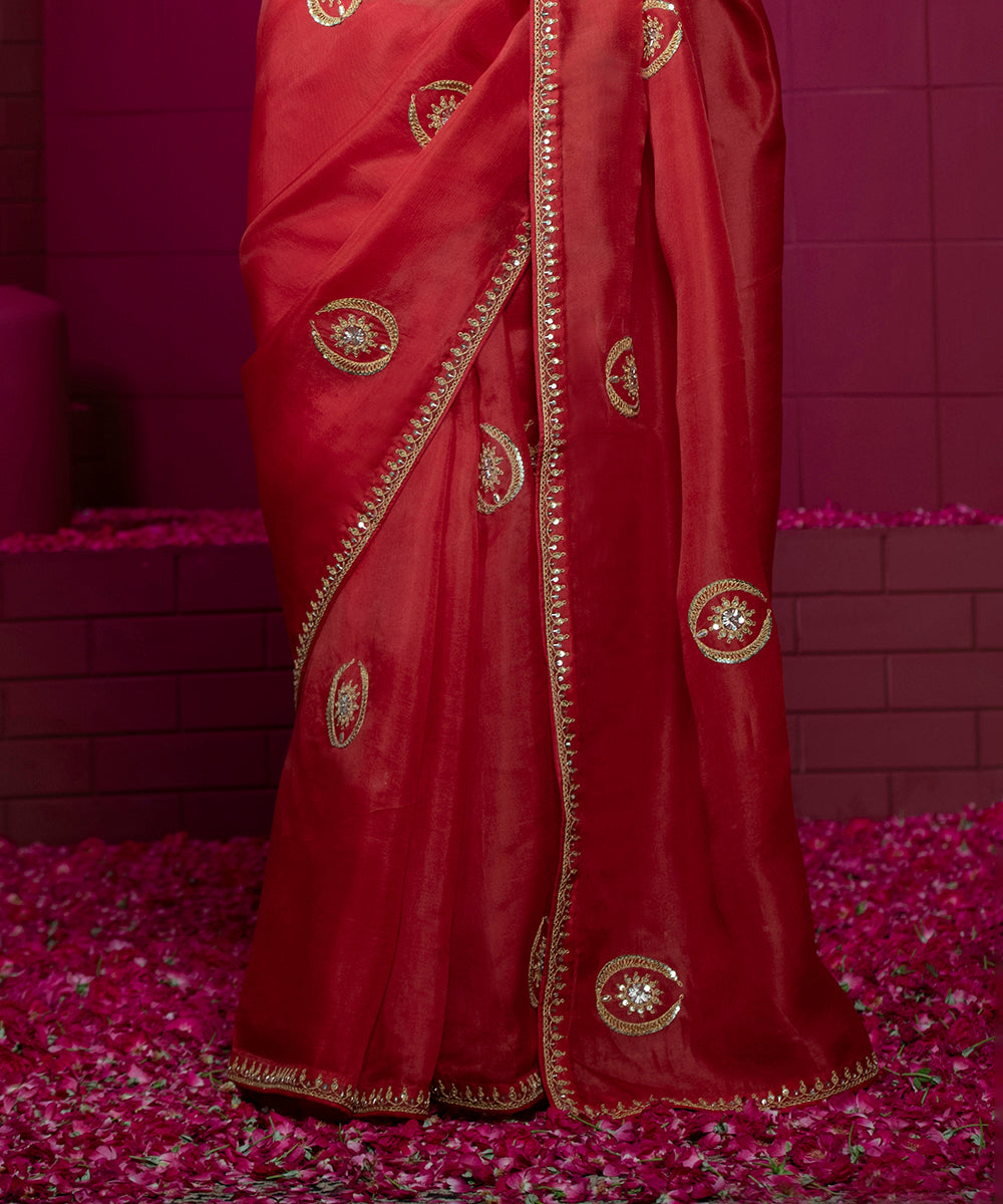 Brick_Red_Handloom_Organza_Saree_with_Closed_Neck_Brocade_Blouse_WeaverStory_05