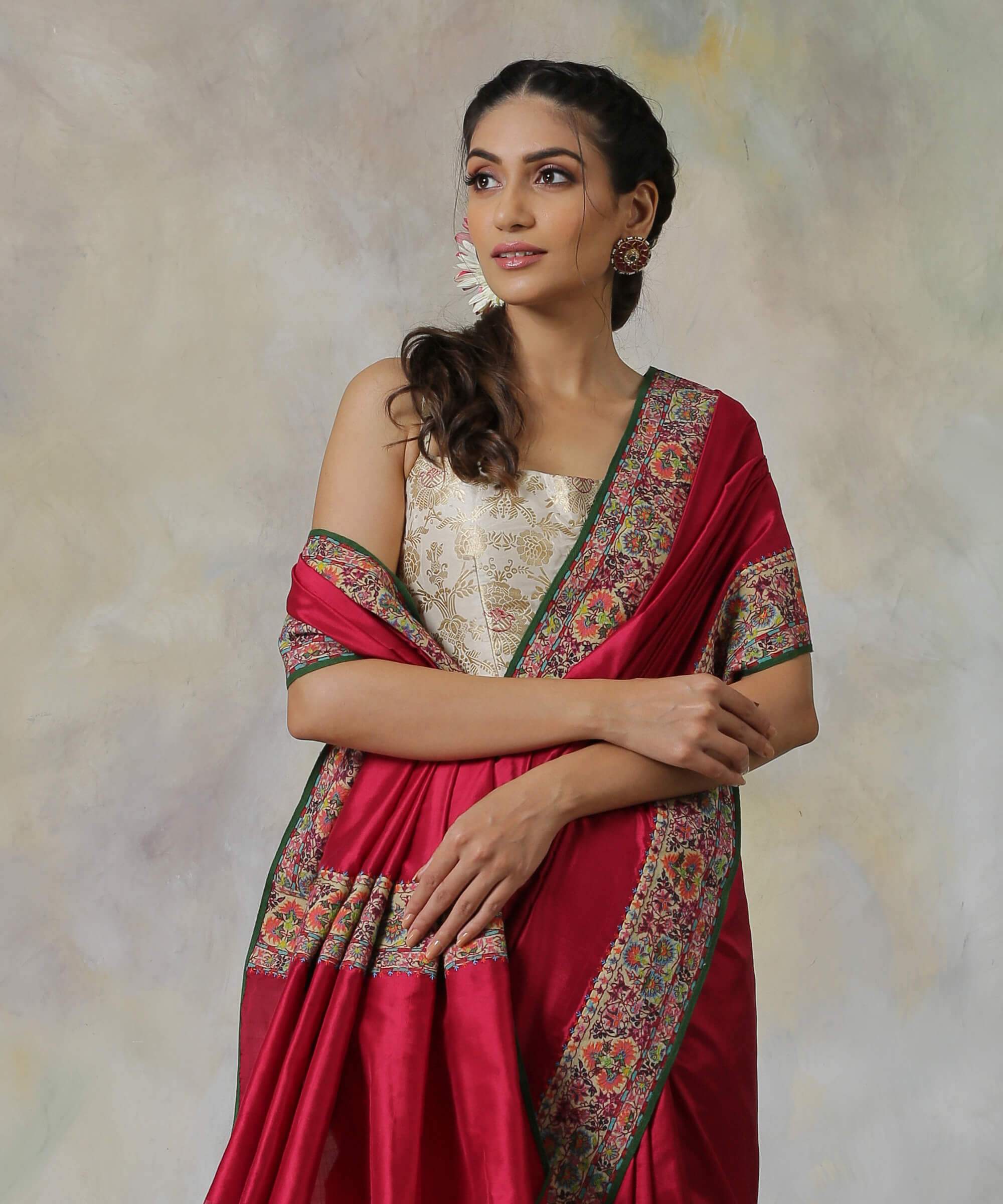 Maroon_Handloom_Pure_Silk_Saree_with_Hand_Appliqued_Sozni_Needle_Work_Border_WeaverStory_01