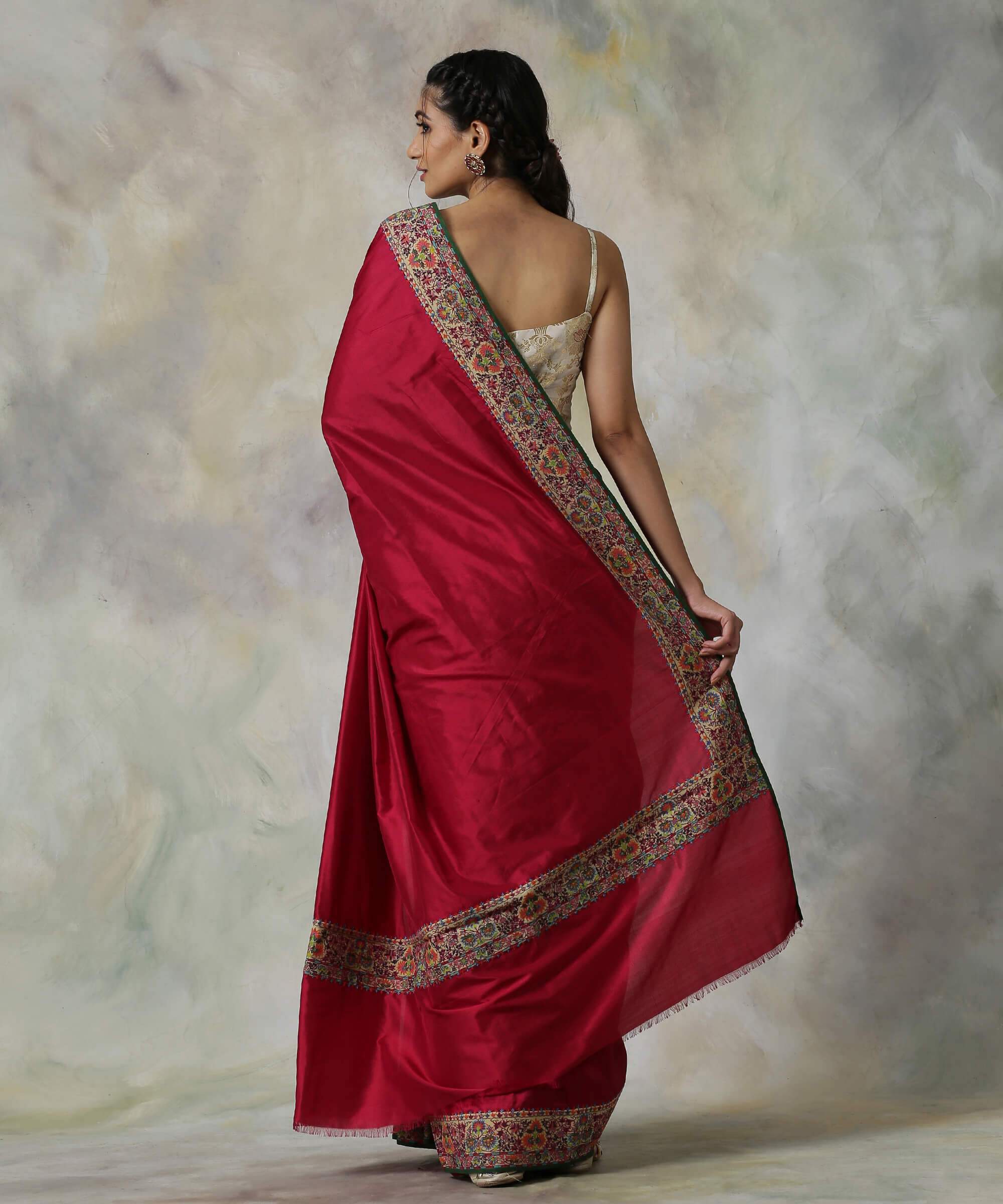 Maroon_Handloom_Pure_Silk_Saree_with_Hand_Appliqued_Sozni_Needle_Work_Border_WeaverStory_03