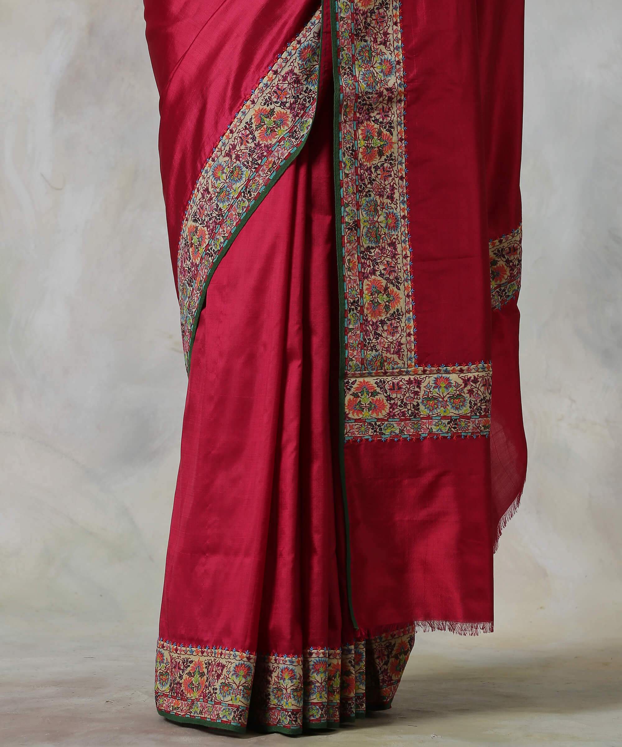 Maroon_Handloom_Pure_Silk_Saree_with_Hand_Appliqued_Sozni_Needle_Work_Border_WeaverStory_04
